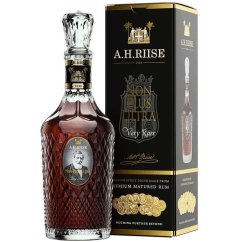 A. H. Riise Non Plus Ultra Very Rare 0,7l 42%