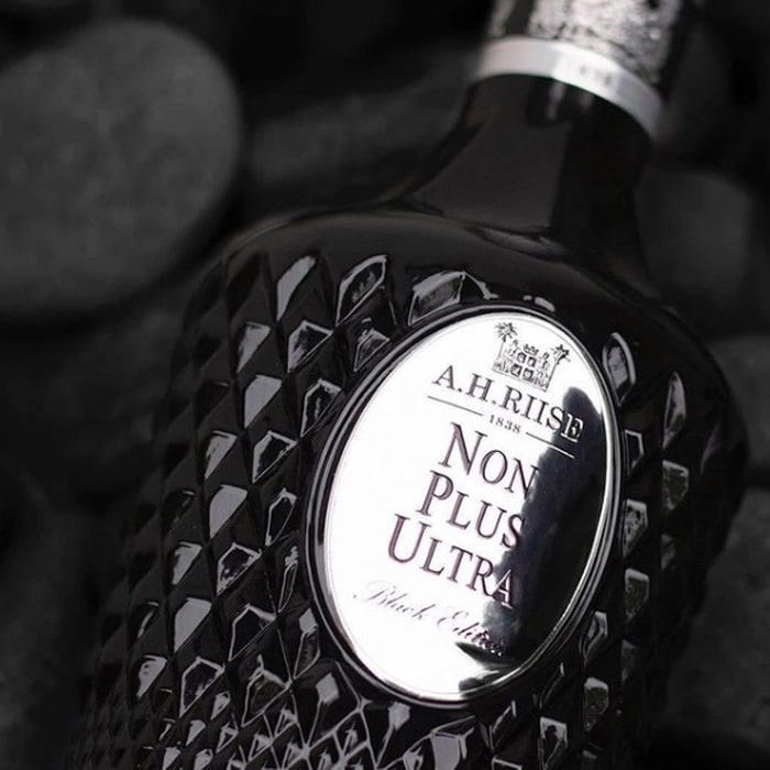 A. H. Riise Non Plus Ultra Black Edition 0,7l 42%