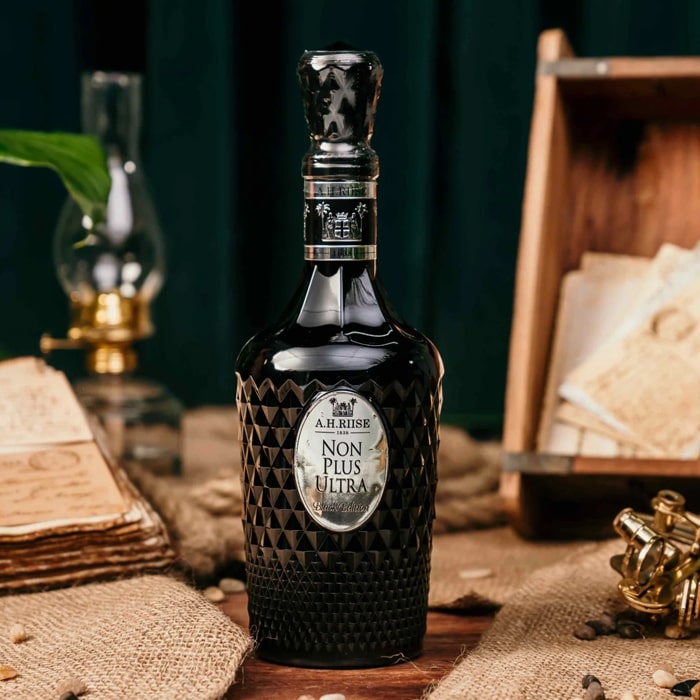 A. H. Riise Non Plus Ultra Black Edition 0,7l 42%